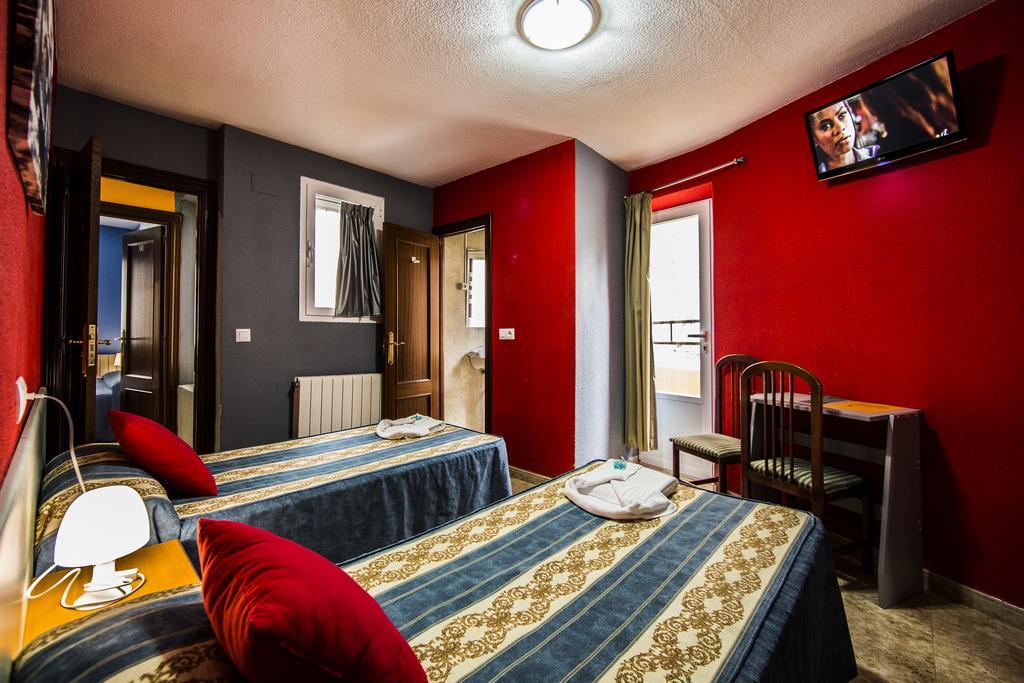 Hostal Escala Luna Salamanca Luaran gambar